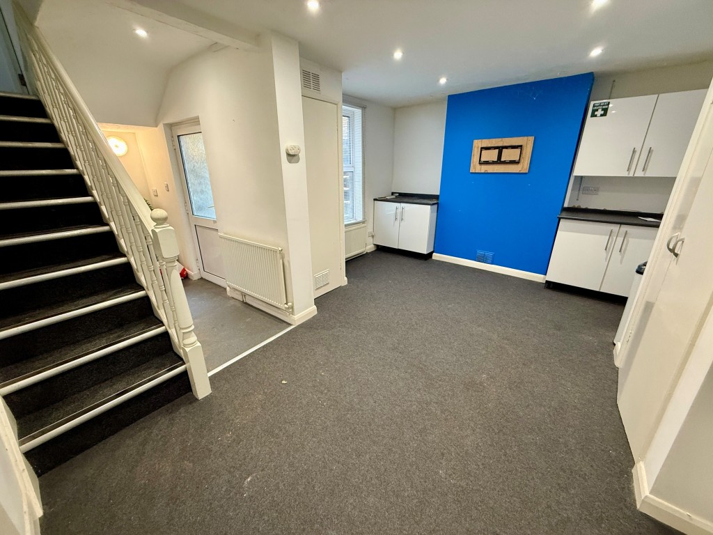 Lot: 74 - OFFICES WITH POTENTIAL FOR RESIDENTIAL CONVERSION - Basement room one